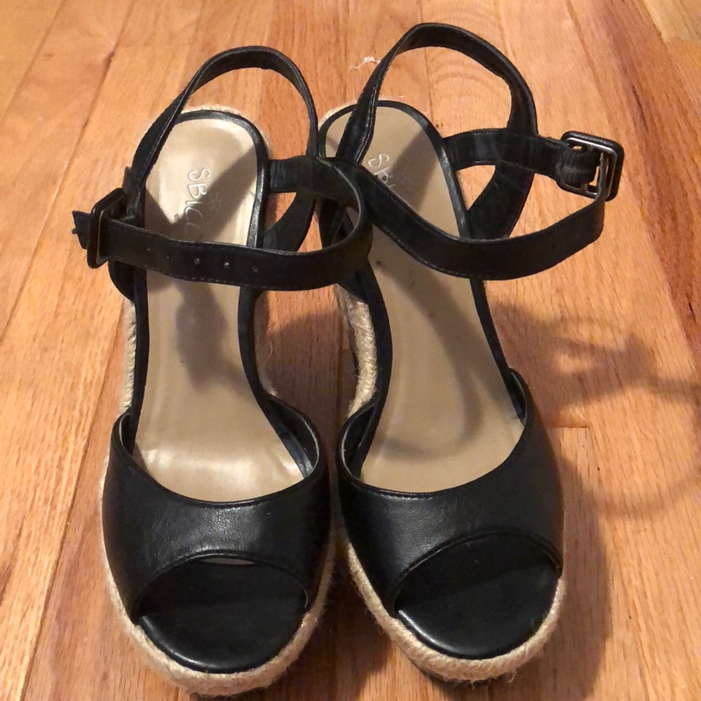 Cute black wedges!
